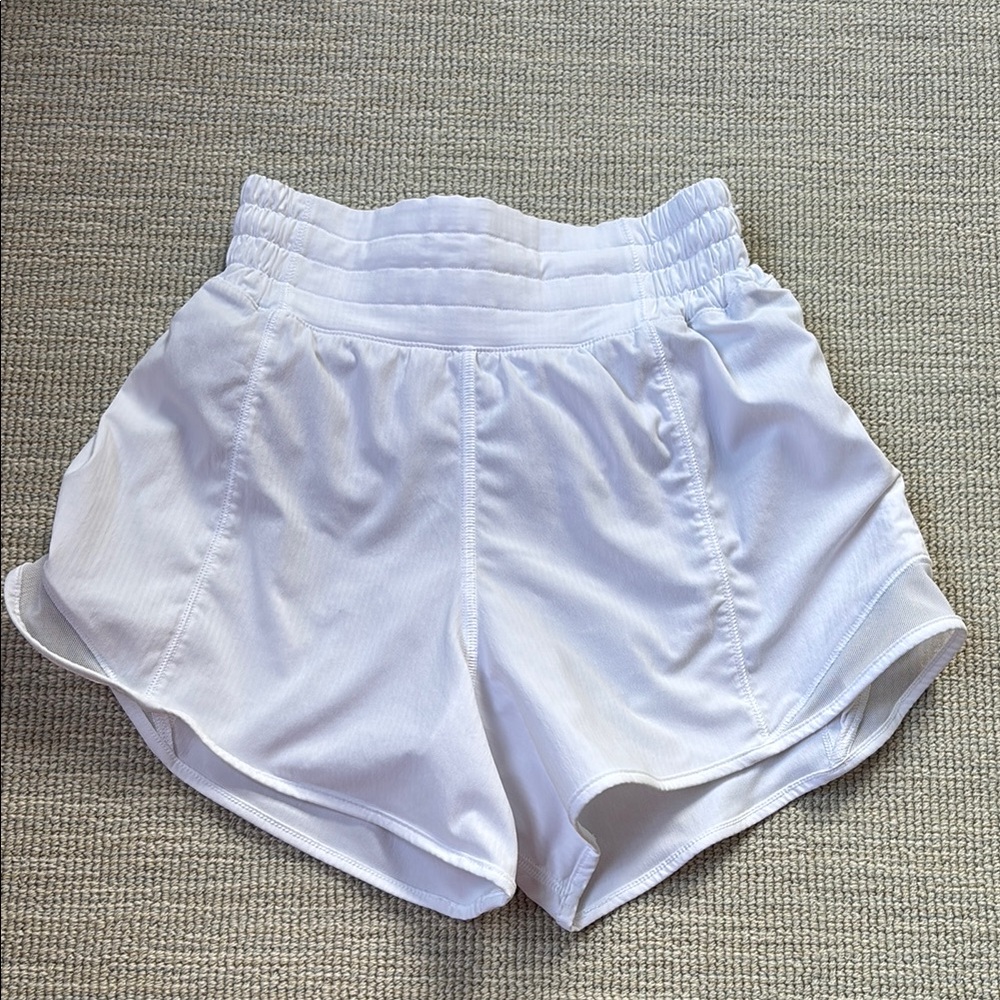Lululemon White Hotty Hot Shorts 4” - size 0